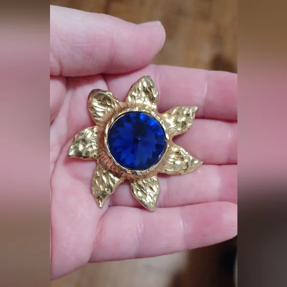 Big Gold Sunshine Clip Earrings With Blue Stone - Picture 2 of 7